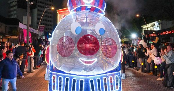 Se llena de magia Puebla capital con Desfile de Reyes Magos