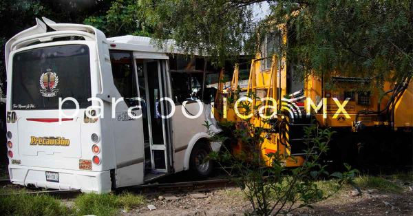 Exige Elpidio Diaz quitar concesi&oacute;n a unidad de la Ruta 50 que choc&oacute; contra el tren