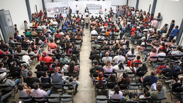 Entrega Gobierno de Cuautlancingo lentes a 476 estudiantes