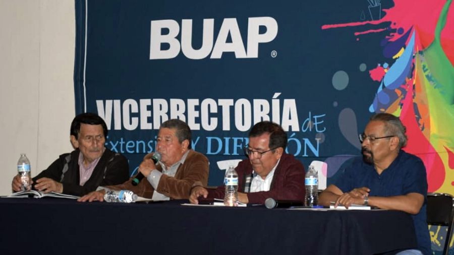 Presentan en la BUAP libro sobre cr&oacute;nica gr&aacute;fica de Puebla