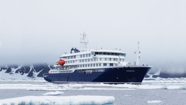 Atracar&iacute;a en Las Canarias, crucero con hantavirus