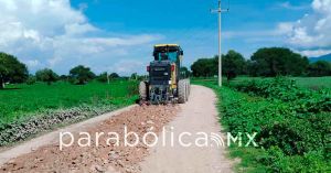 Rehabilita Infra estatal caminos saca cosechas en Xochitl&aacute;n Todos Santos