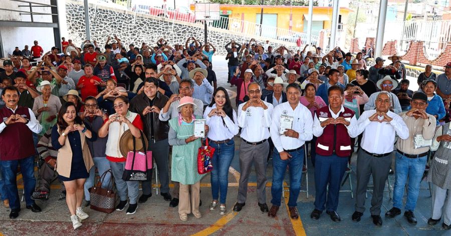 Fortalece Tonantzin Fern&aacute;ndez al campo cholulteca con entrega de biofertilizantes
