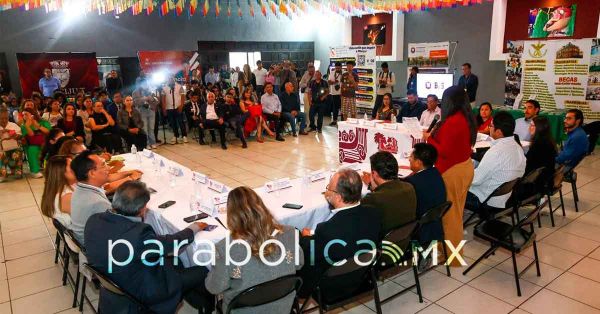 Refuerza Tonantzin Fern&aacute;ndez compromiso con la educaci&oacute;n superior en San Pedro Cholula